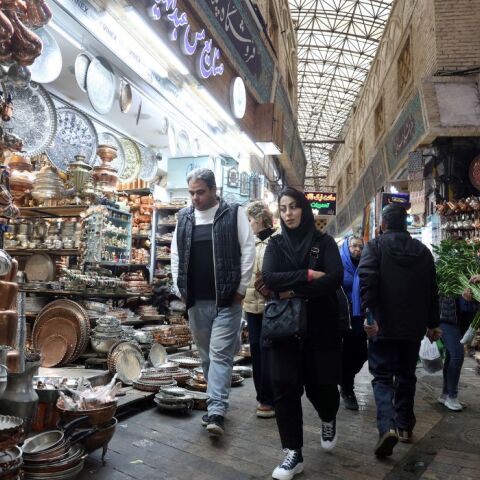 Ιράν: Η οικονομική ραχοκοκαλιά της Επανάστασης του 1979 στρέφεται κατά των μουλάδων