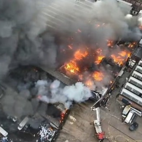 Μεγάλη φωτιά σε εργοστάσιο