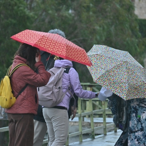 Καιρός, περαστικοι, βροχη