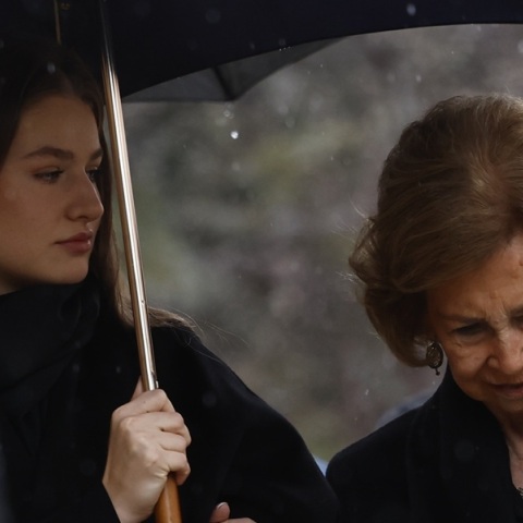 Η βασιλική οικογένεια της Ισπανίας αποχαιρέτησε την πριγκίπισσα Ειρήνη