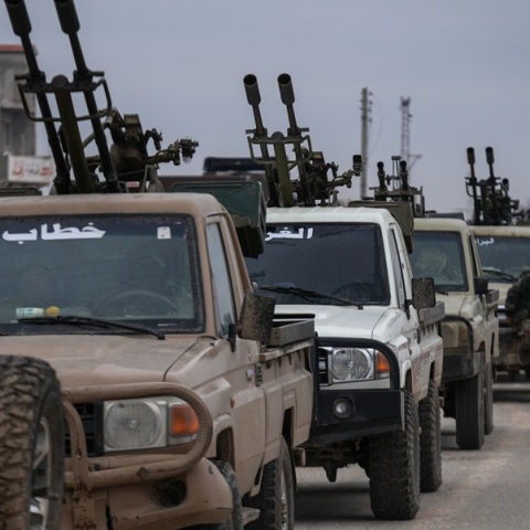 Επεκτείνονται οι συγκρούσεις στη Συρία - Απαγόρευση κυκλοφορίας και στη Ράκα