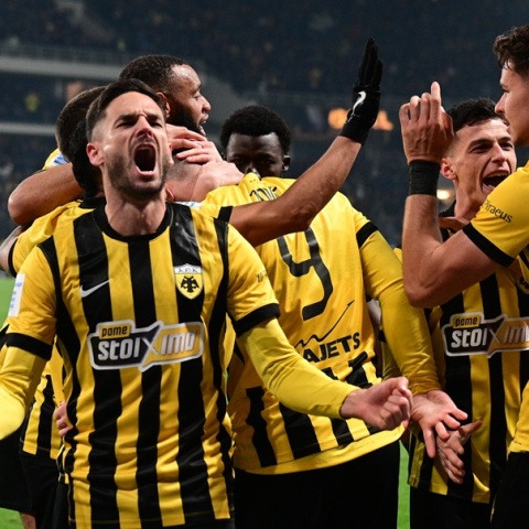 Super League: Η βαθμολογία μετά τον θρίαμβο της ΑΕΚ στο αθηναϊκό ντέρμπι και τη νίκη του ΠΑΟΚ