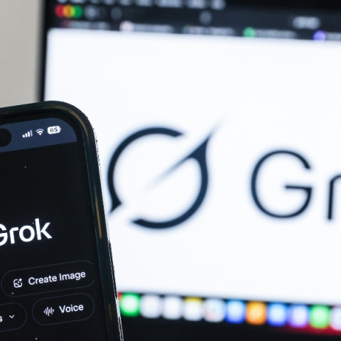 Grok, Έλον Μασκ