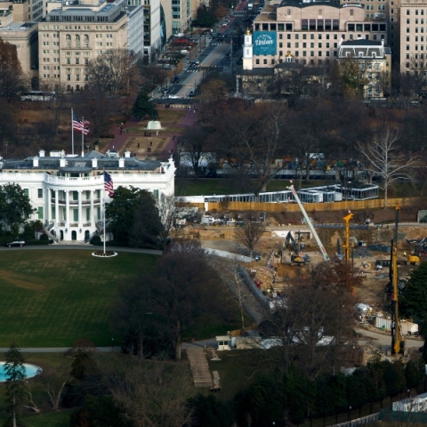 Εργασίες κατασκευής της νέας αίθουσας χορού στον Λευκό Οίκο