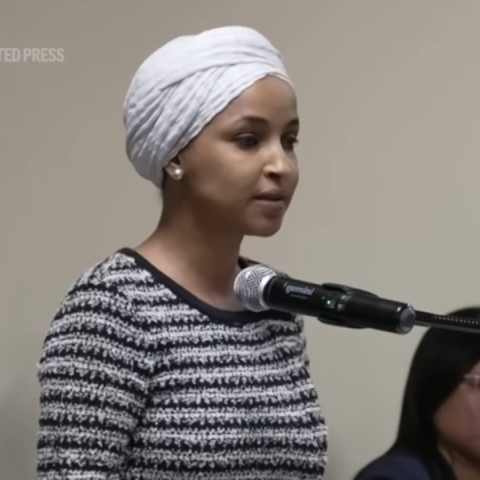 Επίθεση δέχτηκε η βουλευτής των Δημοκρατικών, Ιλχάν Ομάρ