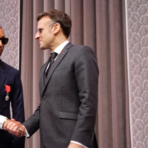 Ο Φαρέλ Γουίλιαμς χρίστηκε Ιππότης του Τάγματος της Λεγεώνας της Τιμής από τον Εμανουέλ Μακρόν	