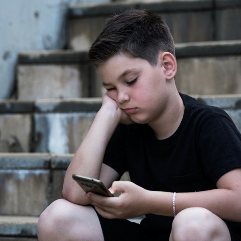 Reuters: Προς απαγόρευση τα social media στην Ελλάδα για παιδιά κάτω των 15 ετών