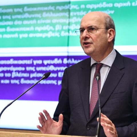 Οι 14 παρεμβάσεις κατά της γραφειοκρατίας - Τι αλλάζει με πιστοποιητικά και εγκυκλίους