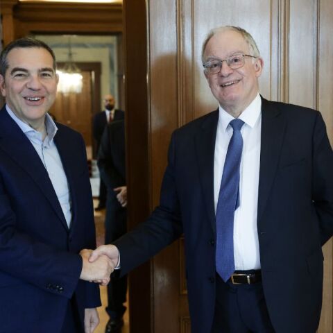 Τσίπρας σε Τασούλα: Καμία συναίνεση για την αναθεώρηση του Συντάγματος