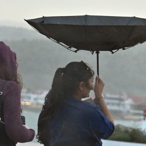 Πάνε... βροχή τα παϊδάκια - Πώς θα κινηθεί η κακοκαιρία τις επόμενες ώρες