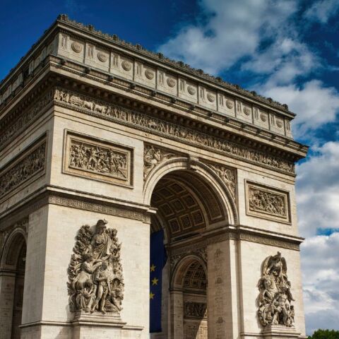 Συναγερμός στο Παρίσι: Πυροβολισμοί κάτω από την Αψίδα του Θριάμβου