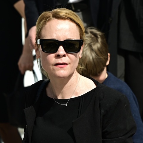 Η κόρη του Αναστάση Παπαληγούρα, Λένα Παπαληγούρα, στην κηδεία του πατέρα της