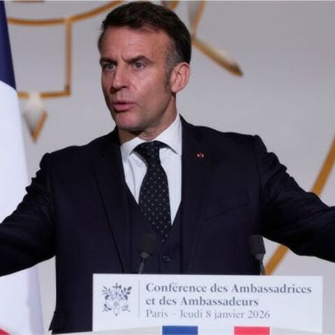 macron_akrodexia