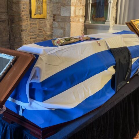 Το τελευταίο «αντίο» στην Ελένη Γλύκατζη-Αρβελέρ: Σε λαϊκό προσκύνημα στο παρεκκλήσι της Μητρόπολης η σορός της