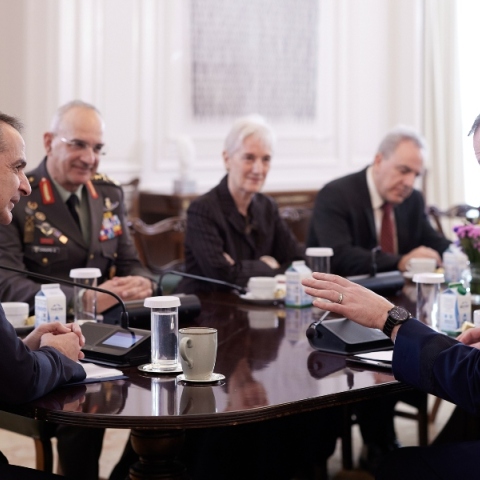 Συνάντηση Μητσοτάκη με ανώτατο διοικητή του ΝΑΤΟ