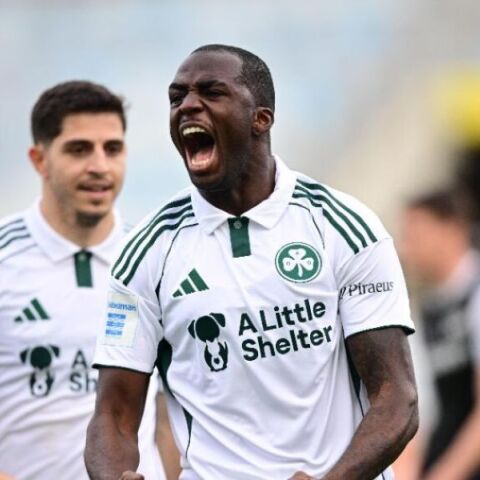 Ο Τετέη πανηγυρίζει το γκολ του Παναθηναϊκού επί του ΟΦΗ