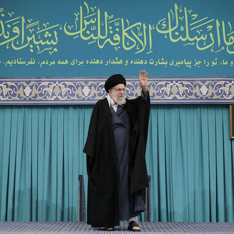Το Ιράν επιβεβαίωσε: Νεκρός ο Αγιατολάχ Αλί Χαμενεί - Πανηγυρισμοί και πένθος στη χώρα