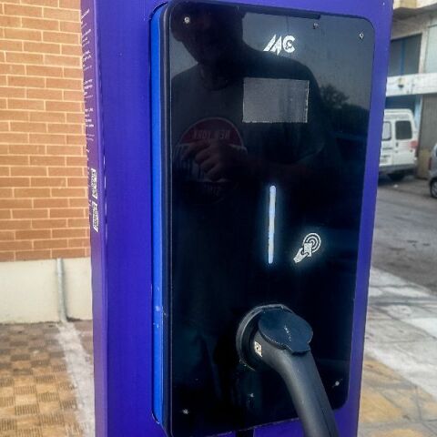 Απίθανο περιστατικό στο Μαρούσι: Επιχείρησαν να κλέψουν σταθμό φόρτισης ΙΧ και έπαθαν ηλεκτροπληξία