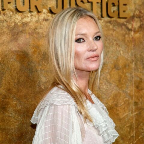 Κέιτ Μος: «Μη με αγγίζετε» φώναξε φτάνοντας στο σόου του Saint Laurent στο Παρίσι