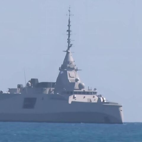 Η φρεγάτα Κίμων μπαίνει στο λιμάνι της Λεμεσού