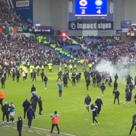 Έφοδος κουκουλοφόρων και σοβαρά επεισόδια στο ματς Ρέιντζερς-Σέλτικ