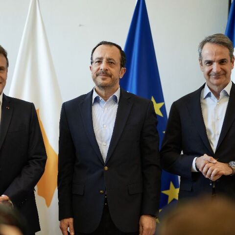 Ολοκληρώθηκε η τριμερής συνάντηση Μητσοτάκη, Μακρόν και Χριστοδουλίδη στην Κύπρο