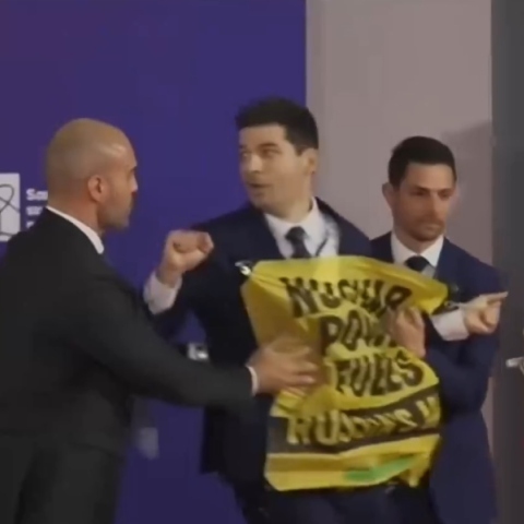 Διαδηλωτές διέκοψαν τη Σύνοδο Κορυφής στο Παρίσι