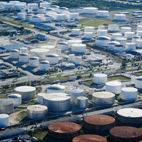 Δεξαμενές αποθήκευσης αργού πετρελαίου