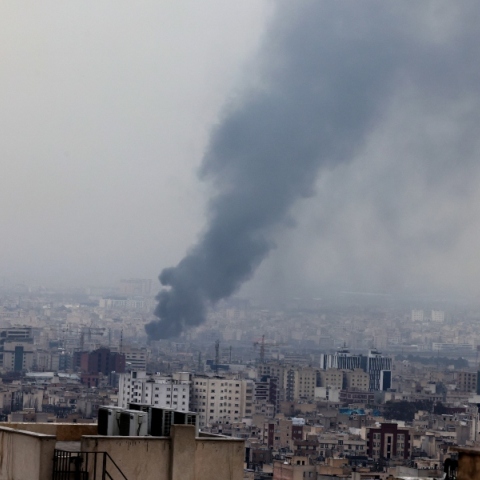 εκρηξη, καπνοι, σπιτια