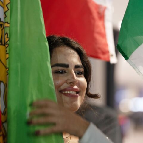 Ιρανή της διασποράς διαμαρτυρόμενη στην Αυστραλία