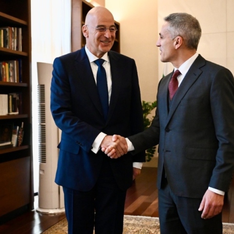 Ο Νίκος Δένδιας με τον Πρωθυπουργό της Βουλγαρίας Andrey Gurov στη Σόφια