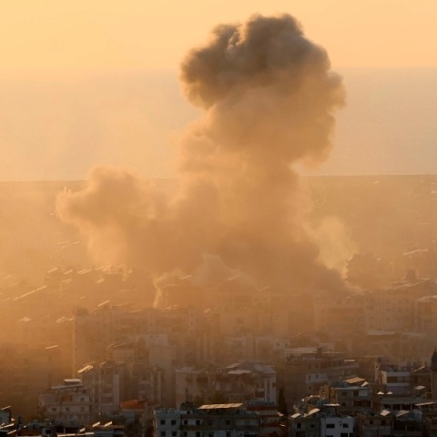 εκρηξη, καπνοι, σπιτια