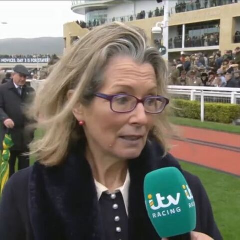 Καμία που να θέλει τον γιο μου; Θεότητα μητέρα αναβάτη του Τσέλτεναμ του ψάχνει...νύφη 