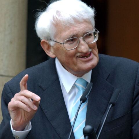 Γιούργκεν Χάμπερμας, ο φιλόσοφος που άλλαξε τον τρόπο που σκεφτόμαστε τη δημοκρατία