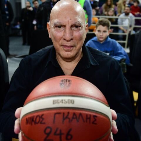 Νίκος Γκάλης: Προς πώληση η πρώτη επίσημη σειρά αντικειμένων του «Γκάνκστερ»