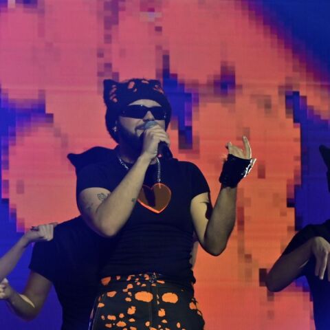 O Akylas τραγουδάει το «Ferto»