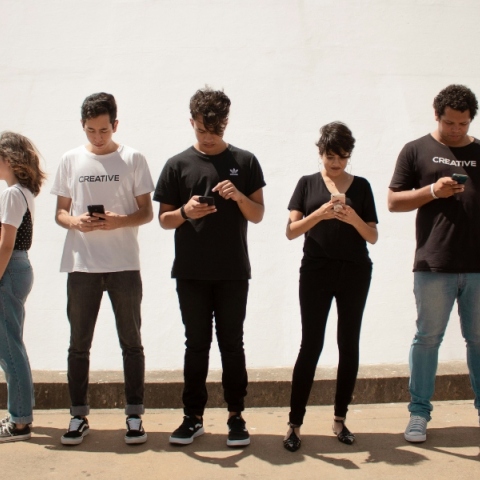 ΟΗΕ: Η εκτεταμένη χρήση social media υπονομεύει την ψυχοσωματική κατάσταση των νέων