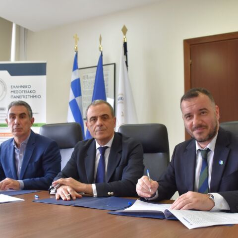 Ο κ. Νικόλαος Κατσαράκης, Πρύτανης του ΕΛΜΕΠΑ, κ. Στυλιανός Ηλιάδης, Γενικός Διευθυντής Λιανικής Τραπεζικής & Διαχείρισης Περιουσίας της CrediaBank και ο κ. Γιάννης Δραμουντάνης, Επικεφαλής Δικτύου Περιφέρειας Κρήτης της CrediaBank