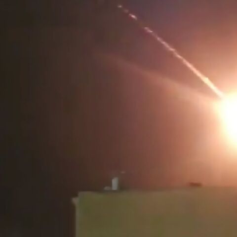 H στιγμή του ιρανικού βομβαρδισμού στη Ντιμόνα