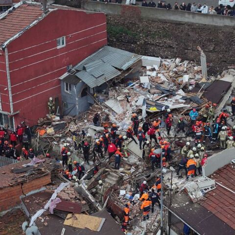 Η κατάρρευση των κτηρίων στην Κωνσταντινούπολη