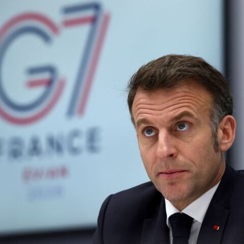 O Πρόεδρος της Γαλλίας Εμανουέλ Μακρόν σε σύσκεψη για τη σύνοδο της G7