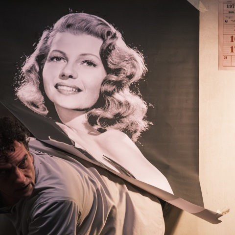 «Η τελευταία έξοδος- Ρίτα Χέιγουορθ», Άνεσις