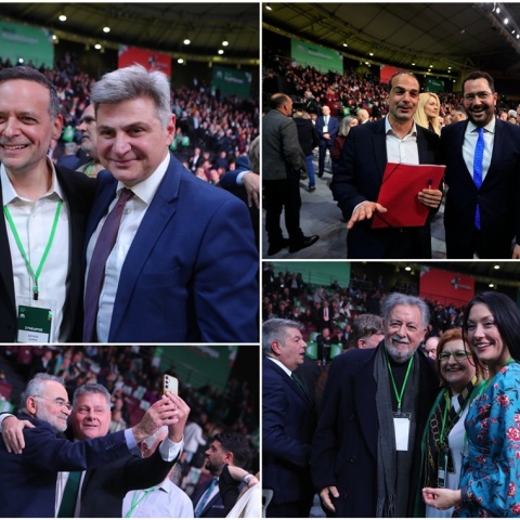 Selfie, χαμόγελα και πηγαδάκια στο 4ο Συνέδριο του ΠΑΣΟΚ - Δείτε εικόνες