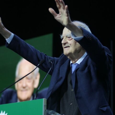 Απόστολος Κακλαμάνης: «Τόπο στα νιάτα» 