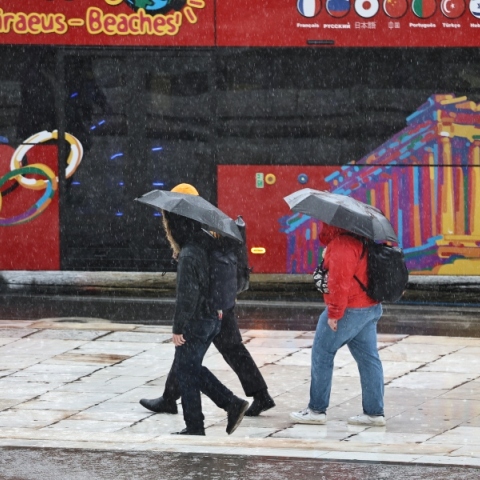 Ανοιχτά τα σχολεία στην Αττική αύριο - Κλειστά τα νυχτερινά – Ισχυρές συστάσεις	