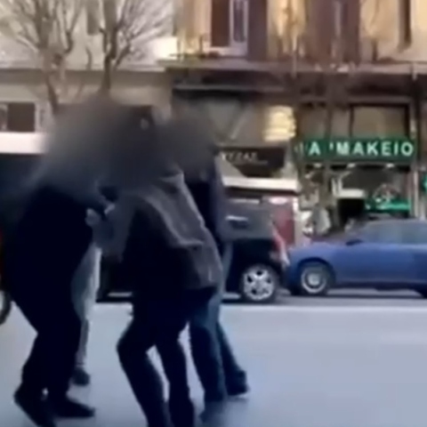 Απολύθηκε οδηγός του ΟΑΣΘ που πιάστηκε στα χέρια με άλλον οδηγό- Βίντεο