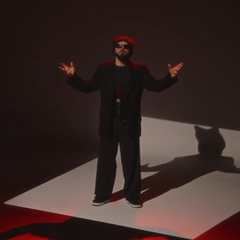 Eurovision 2026: Ο Akylas ερμηνεύει το «Rise Like a Phoenix» της Κοντσίτα Βουρστ