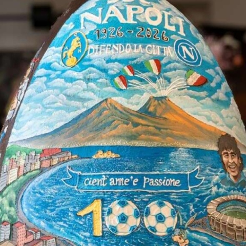Σοκολατένιο αυγό 350 κιλών στη Νάπολη με το πρόσωπο του Μαραντόνα  για τα 100 χρόνια της ομάδας