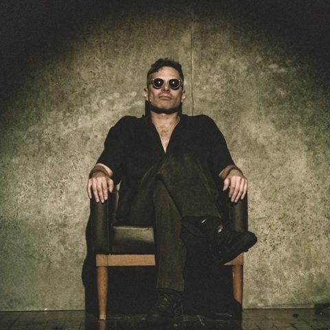 «1984- Ο τελευταίος άνθρωπος», Δίπυλον