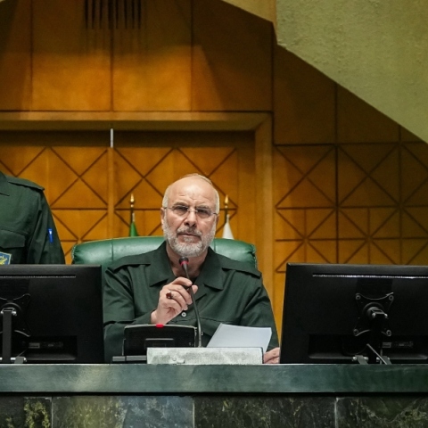 Ο πρόεδρος της ιρανικής Βουλής ειρωνεύεται τις ΗΠΑ: Αντί για αλλαγή καθεστώτος… ψάχνουν πιλότους